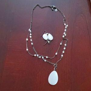 01 black necklace with white beads